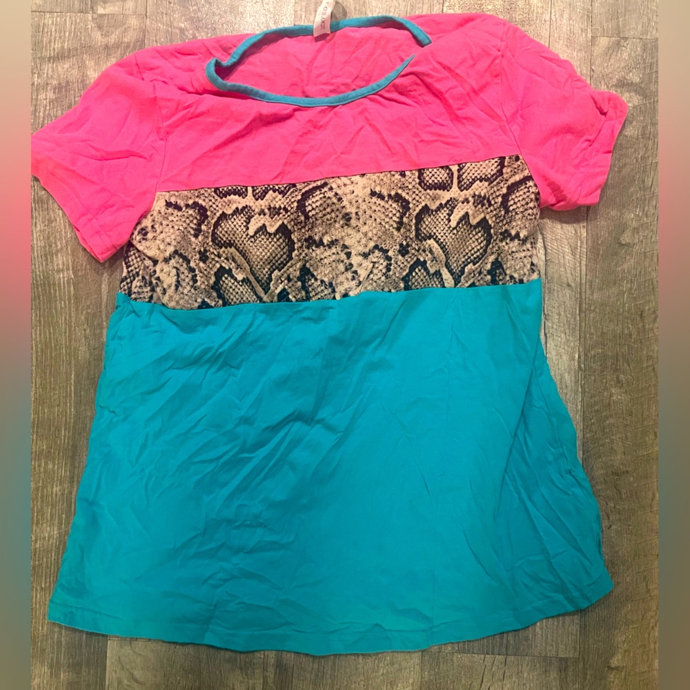 Pink and teal T-shirt with snake skin, detail, size medium